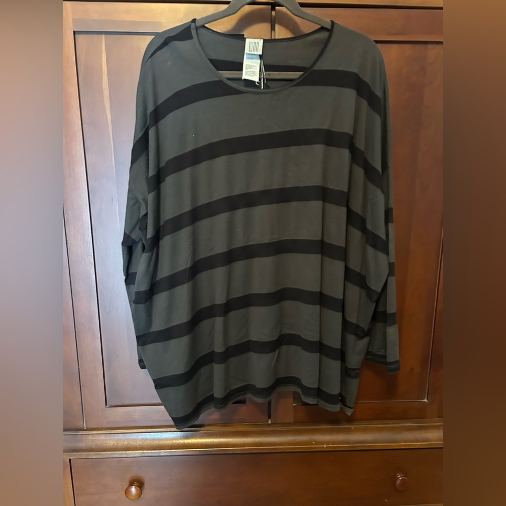 Lunn Designer women’s Black and Gray Striped tunic